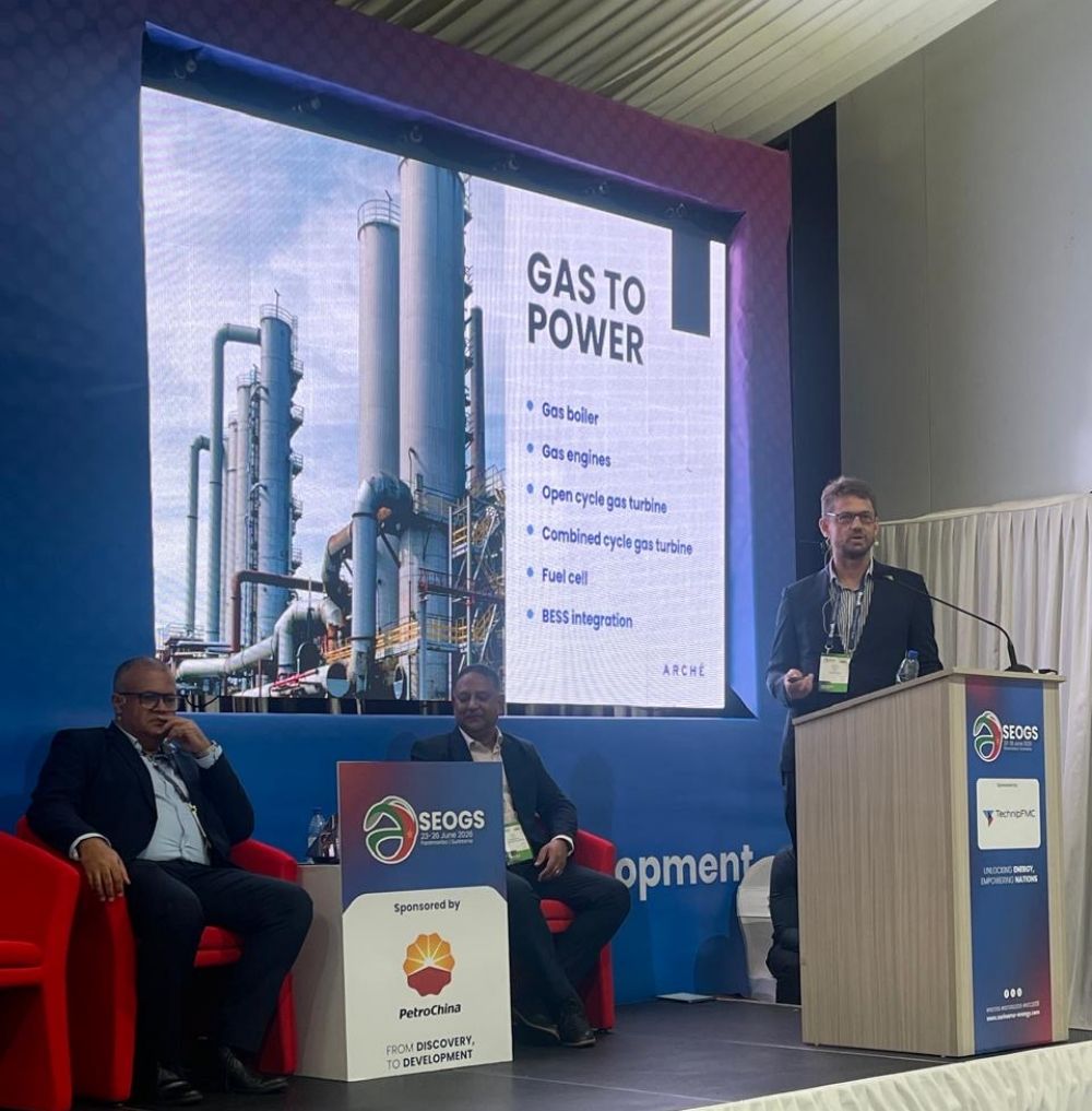 Andrew Murdoch, CEO of Arche Energy, presenting at the Suriname Energy, Oil and Gas Summit